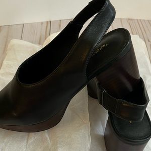 NWOT - Intentionally Blank Lotus Clog Mule